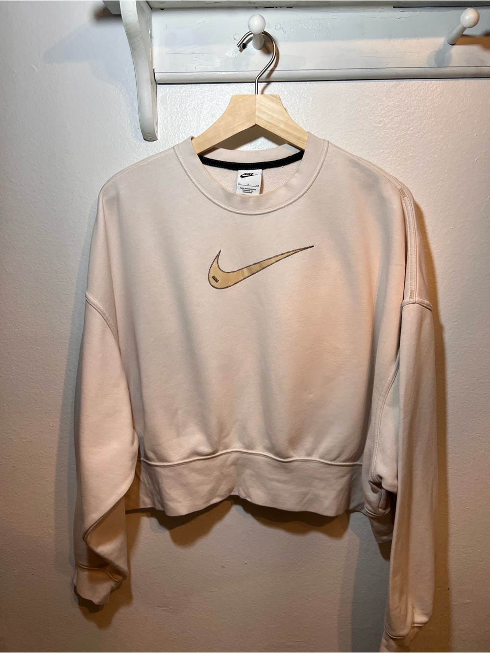 Nike Women’s Beige Oversized Crewneck Sweatshirt Swoosh Pullover Sz S
